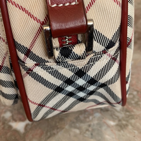 ❤️❤️SOLD❤️❤️Burberry blue label crossbody camera bag - Picture 4 of 11